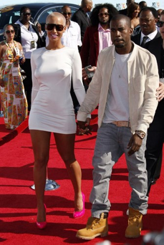 amber-rose-kanye-west-bet-awards-2009-0-335x500.jpg