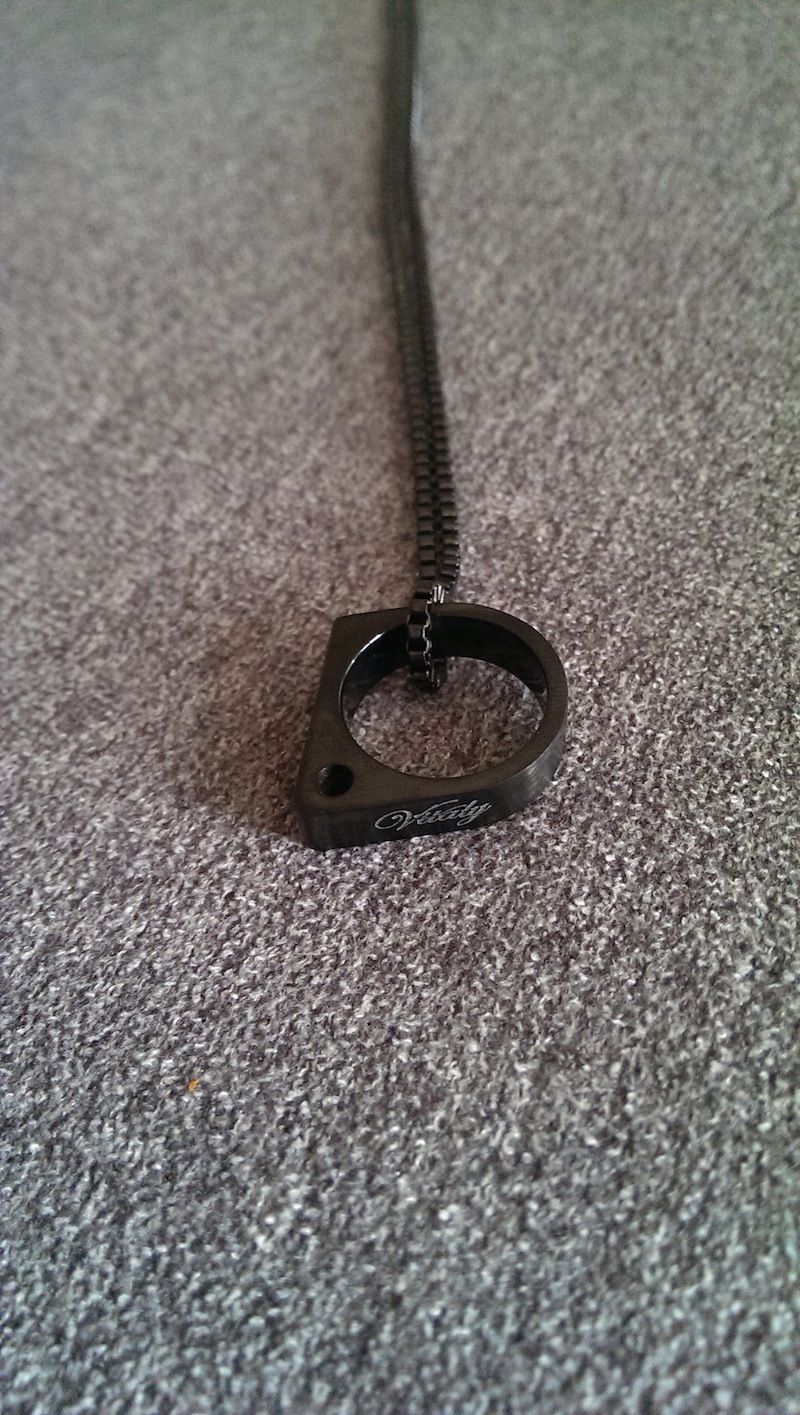Vitaly Chains-black